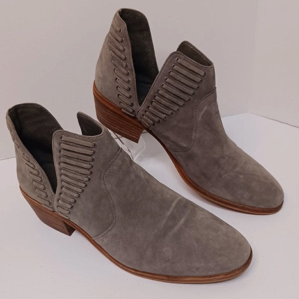 Women’s- size6- Vince Camuto - Pevista - Taupe Suede Leather Ankle Boots